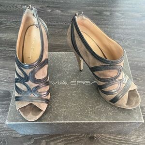 Via Spiga suede peep toe heels size 6 1/2